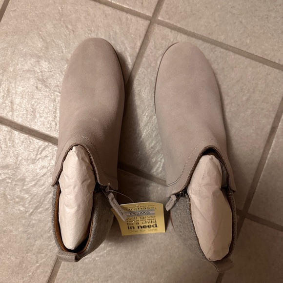 TOMS Deia Drizzle Grey Suede Ankle Boots - Picture 4 of 7